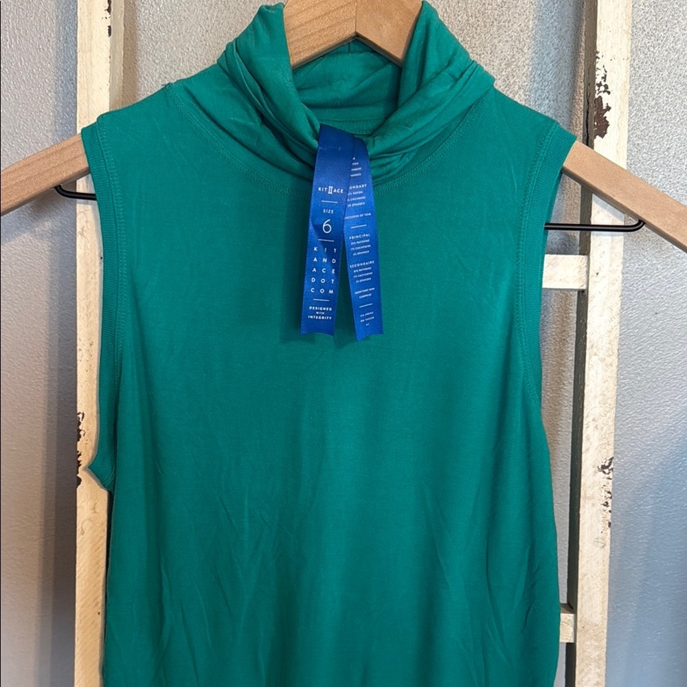 Kit and Ace Sleeveless Teal Athletic Top Size 6 Women Stretch - Picture 2 of 8